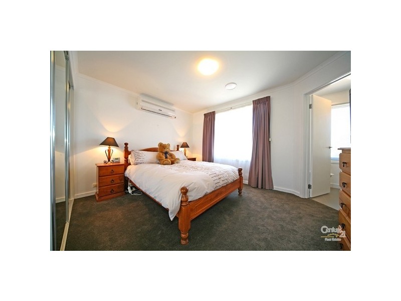 9 Pebble Beach Place, Heatherton VIC 3202