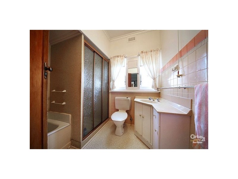 68 Hall Street, Mckinnon VIC 3204