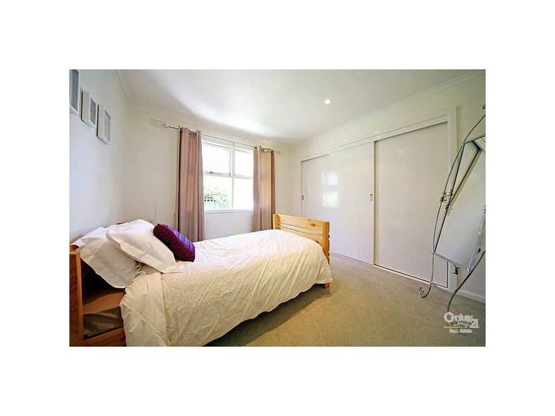 10 Eila Close, Cheltenham VIC 3192