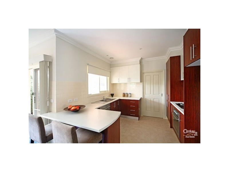 2/17 Eleebana Avenue, Hughesdale VIC 3166
