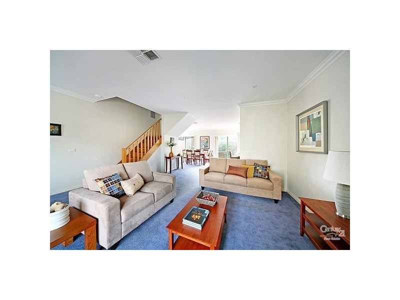 2/17 Eleebana Avenue, Hughesdale VIC 3166
