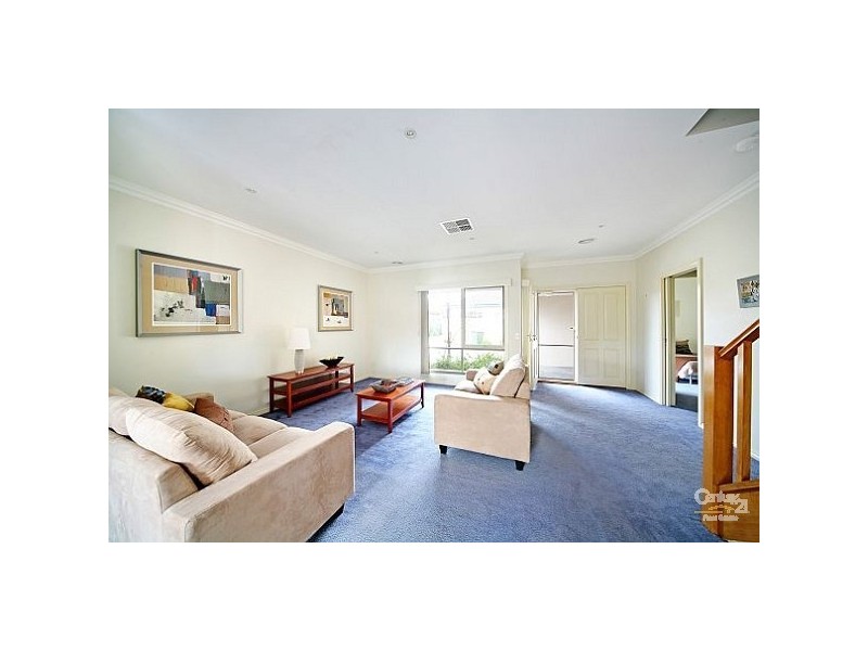 2/17 Eleebana Avenue, Hughesdale VIC 3166