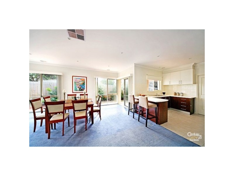 2/17 Eleebana Avenue, Hughesdale VIC 3166