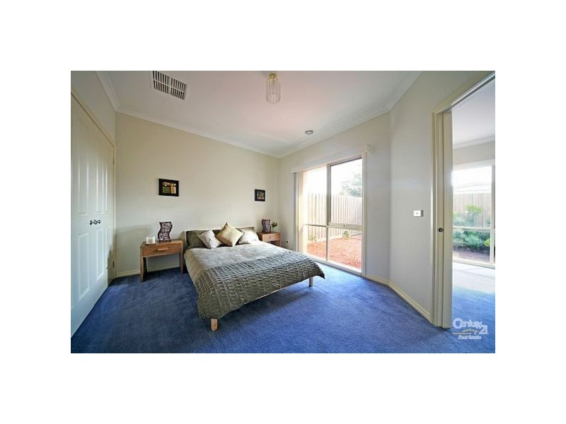 2/17 Eleebana Avenue, Hughesdale VIC 3166