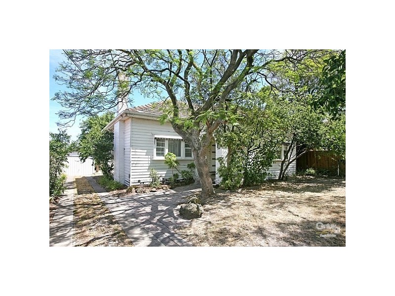 6 Hastings Street, Mckinnon VIC 3204