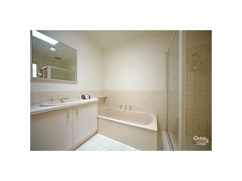 2/16 Wembley Grove, Mckinnon VIC 3204