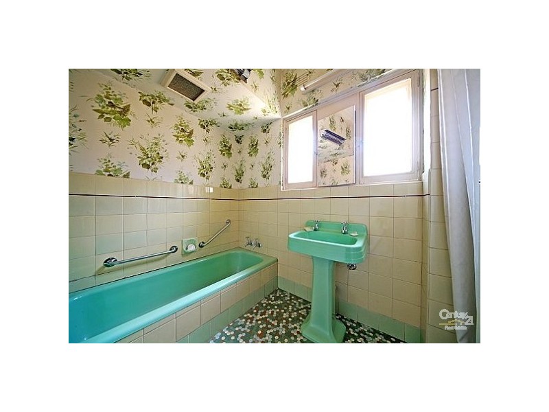 8 Howard Avenue, Ormond VIC 3204