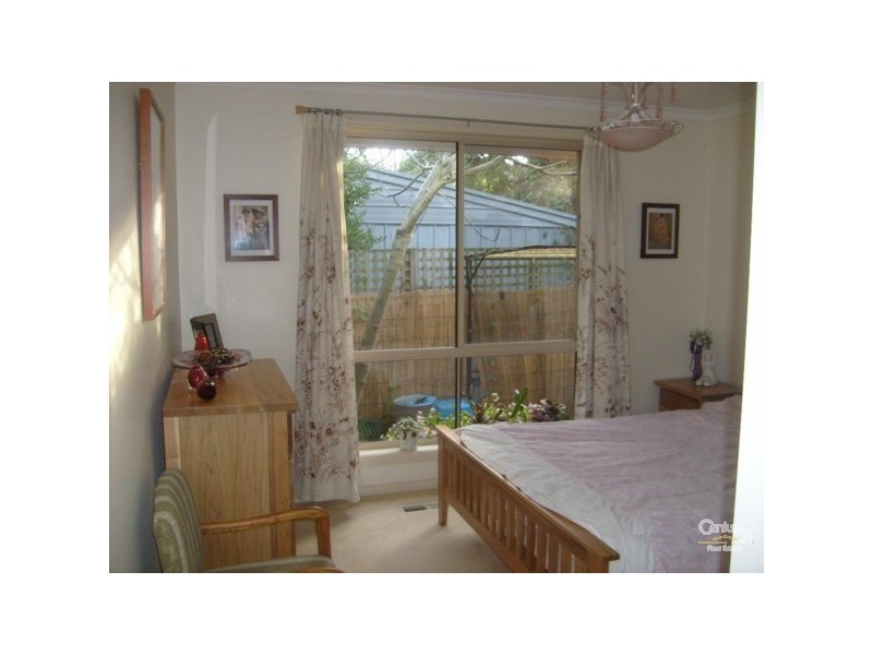 2/9 Leinster Street, Mckinnon VIC 3204