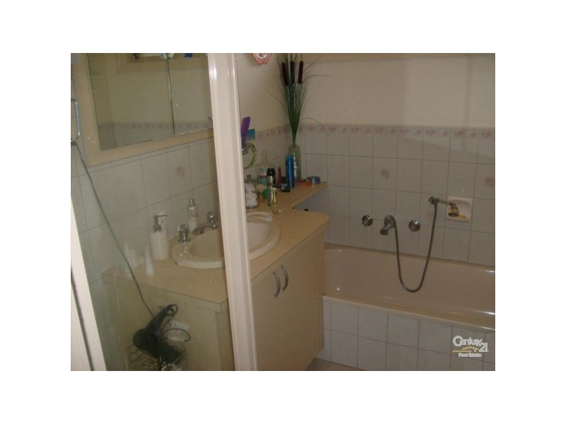 2/9 Leinster Street, Mckinnon VIC 3204