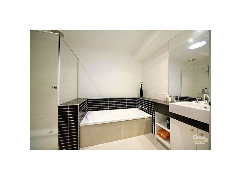 5 Evergreen Blvd, Clayton South VIC 3169