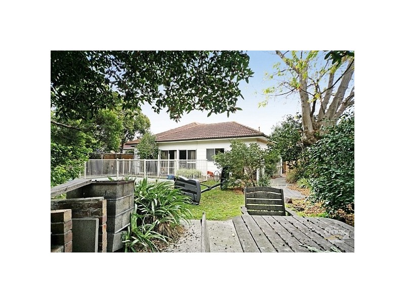 14 Wembley Grove, Mckinnon VIC 3204