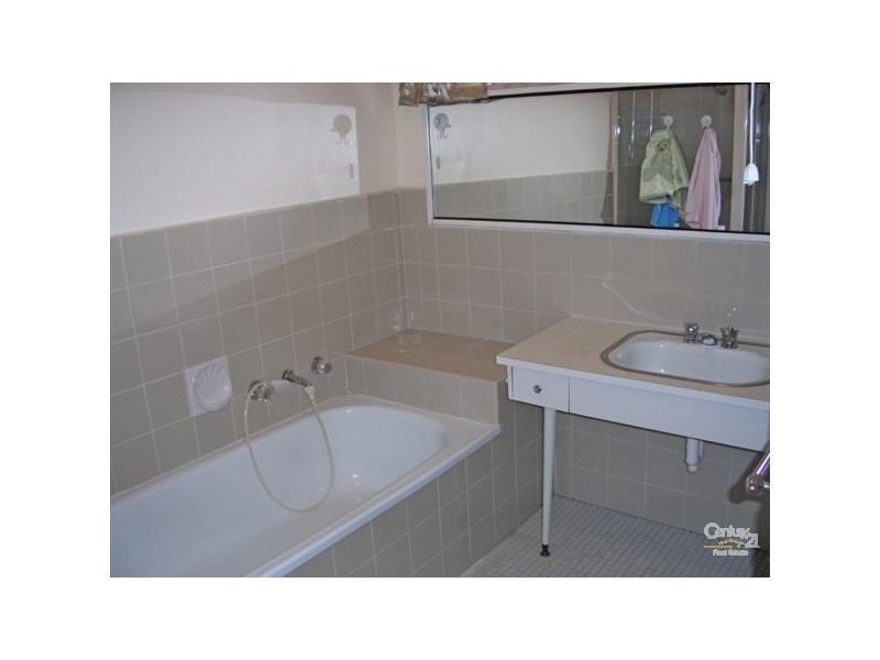 8/24 Lillimur Road, Ormond VIC 3204