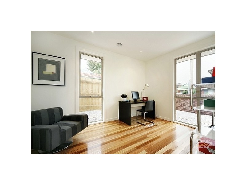 2/2 Besant Street, Hampton East VIC 3188