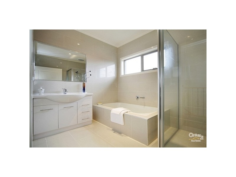 2/2 Besant Street, Hampton East VIC 3188