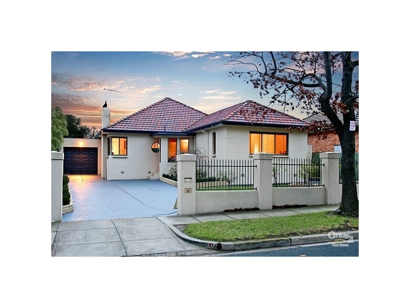 17 Shanahan Crescent, Mckinnon VIC 3204