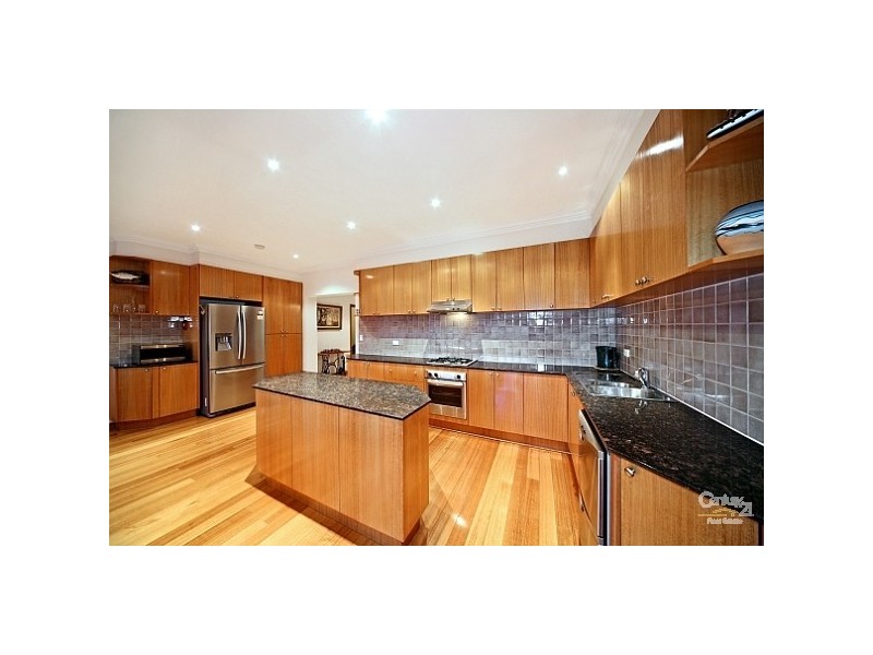 17 Shanahan Crescent, Mckinnon VIC 3204