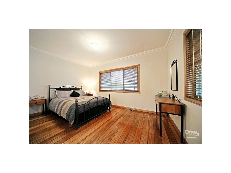 17 Shanahan Crescent, Mckinnon VIC 3204