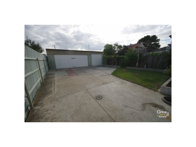 1 Glen Orme Avenue, Mckinnon VIC 3204