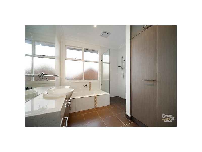 28 Seaview Avenue, Bentleigh VIC 3204