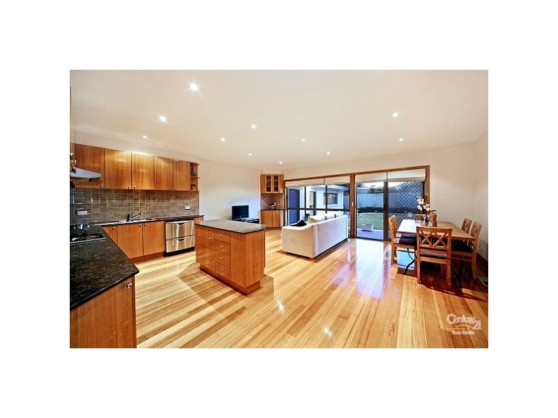 17 Shanahan Crescent, Mckinnon VIC 3204