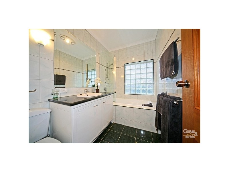 17 Shanahan Crescent, Mckinnon VIC 3204