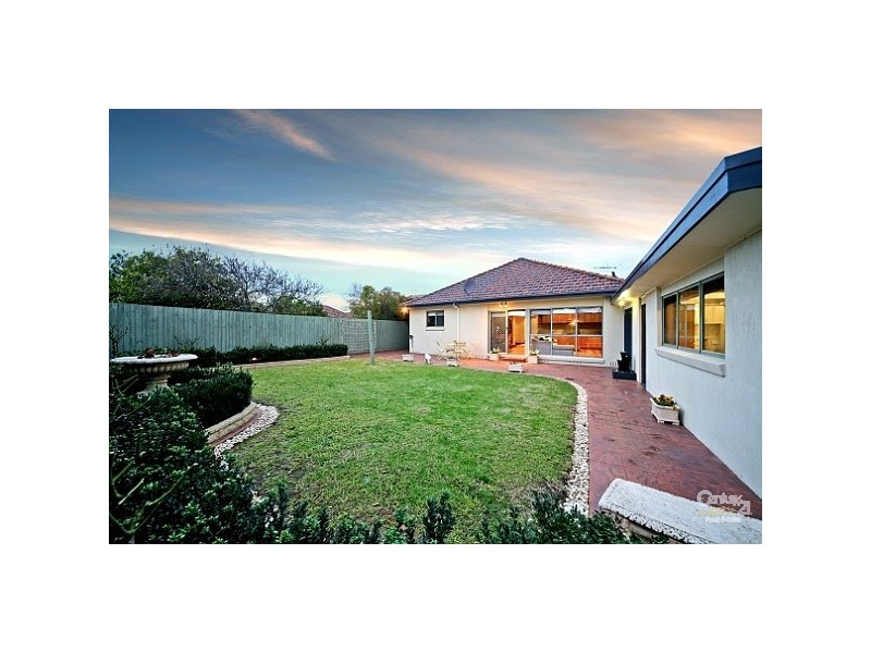 17 Shanahan Crescent, Mckinnon VIC 3204