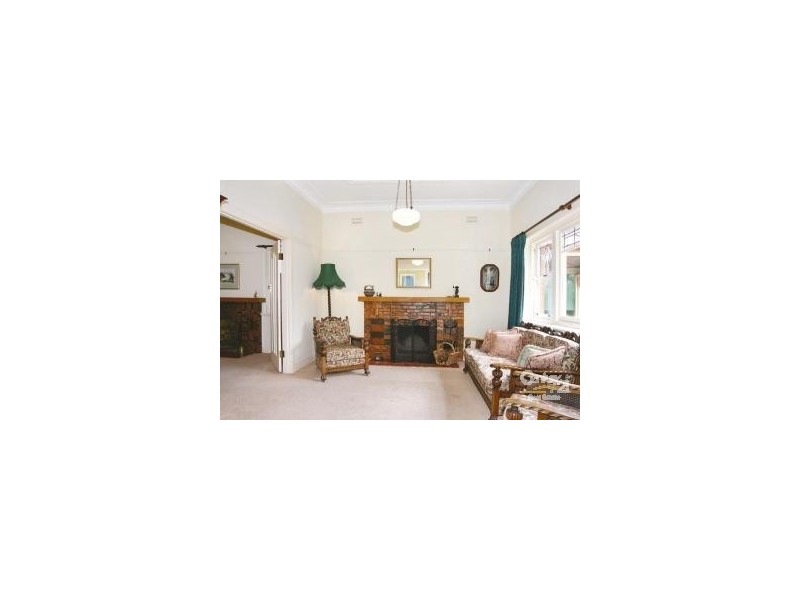 18 Chalmers Street, Mckinnon VIC 3204