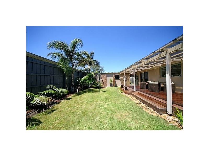 17 Pasadena Crescent, Bentleigh East VIC 3165