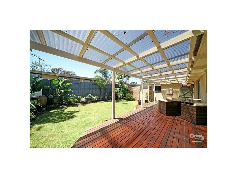 17 Pasadena Crescent, Bentleigh East VIC 3165