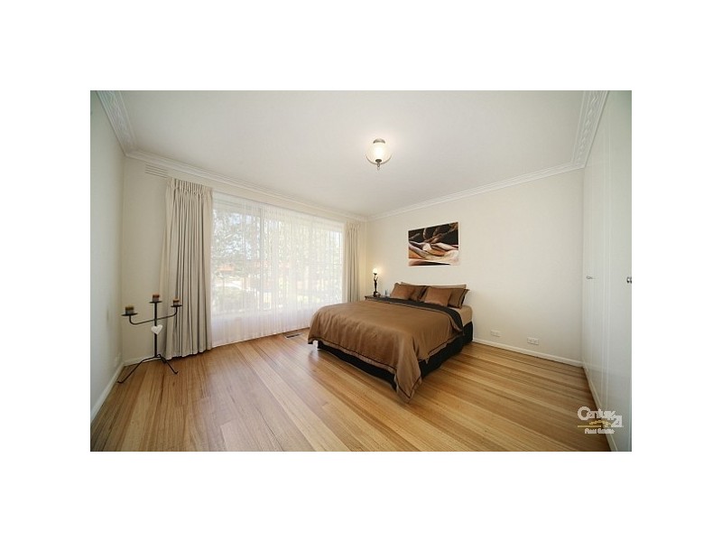 17 Pasadena Crescent, Bentleigh East VIC 3165