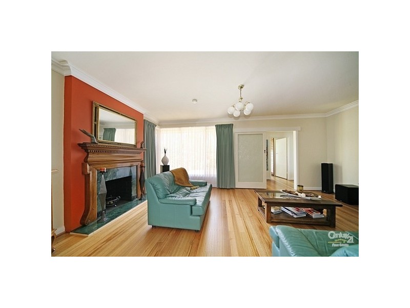 17 Pasadena Crescent, Bentleigh East VIC 3165