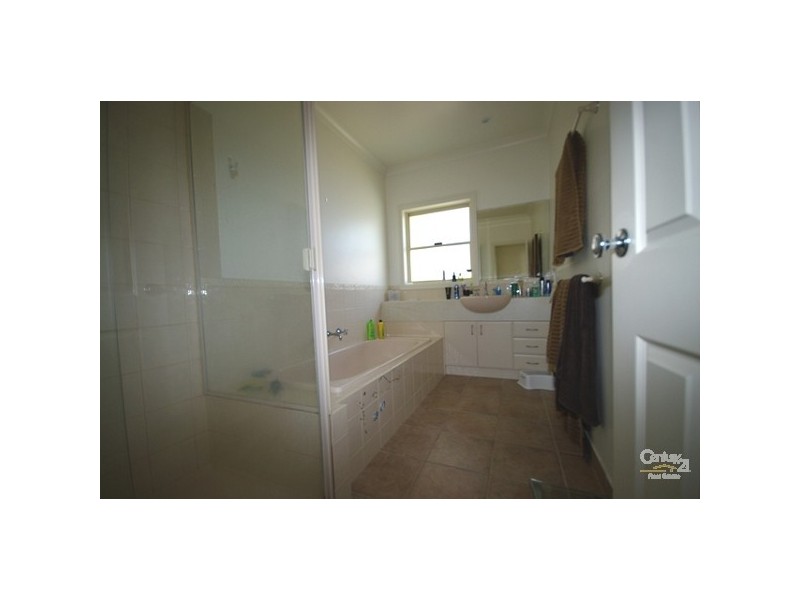 2/11 Carrington Street, Hampton East VIC 3188