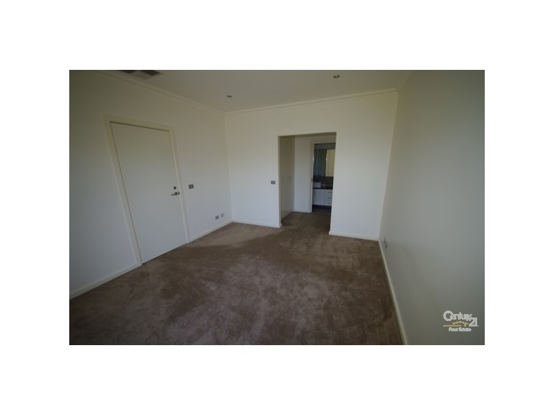 2/8 Evelyn Street, Bentleigh VIC 3204