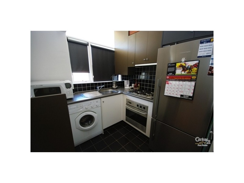 10/282 Barkly Street, Elwood VIC 3184