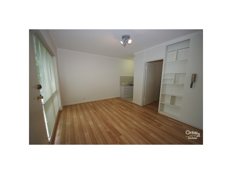 10/4 Holloway Street, Ormond VIC 3204