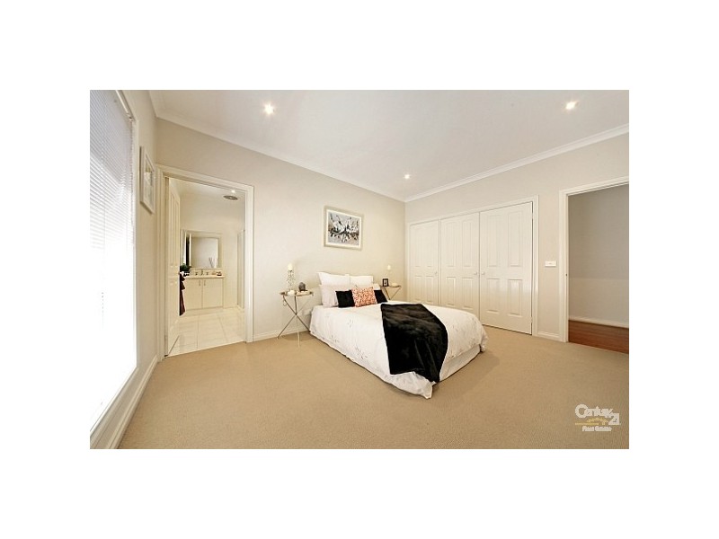 2/7 Clairmont Avenue, Bentleigh VIC 3204