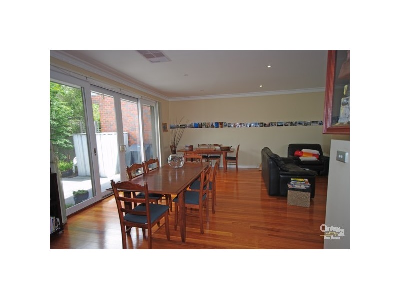 2/77 Lillimur Road, Ormond VIC 3204