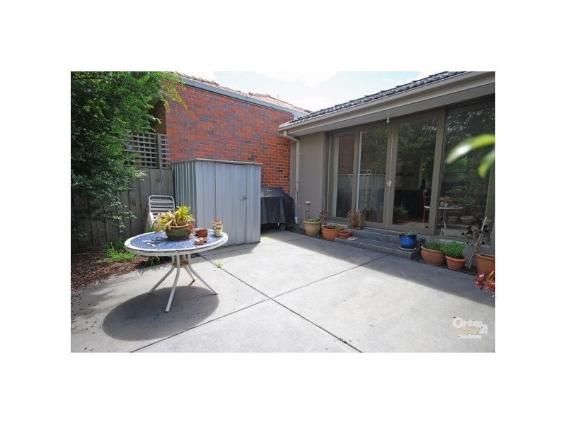 2/77 Lillimur Road, Ormond VIC 3204