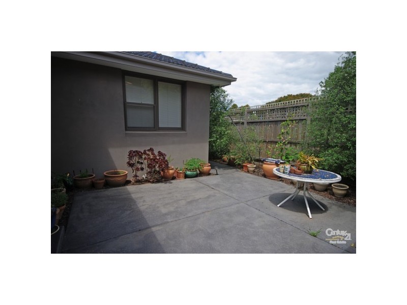 2/77 Lillimur Road, Ormond VIC 3204