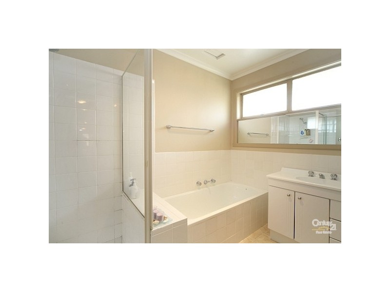 25 Magnolia Avenue, Bentleigh East VIC 3165