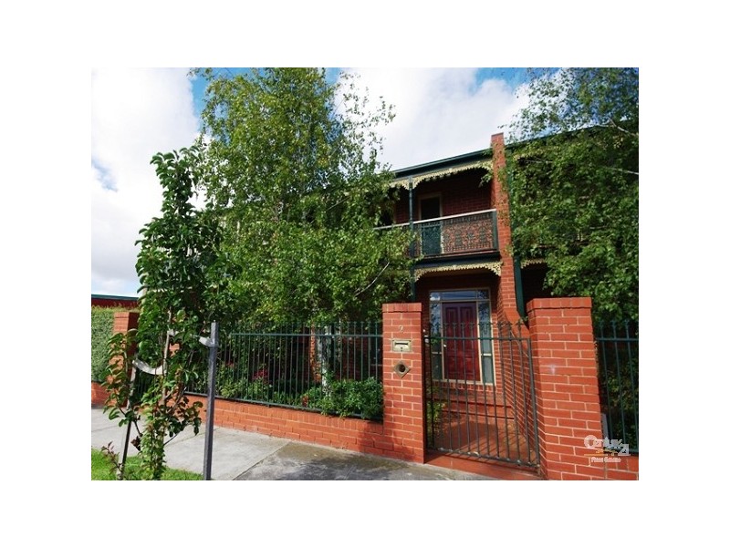 2/76 Wheatley Road, Mckinnon VIC 3204