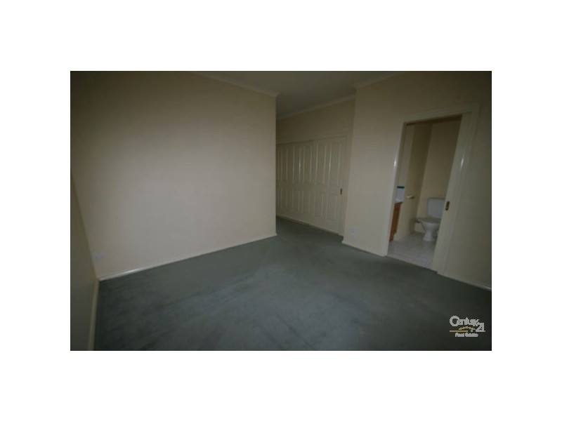 2/76 Wheatley Road, Mckinnon VIC 3204