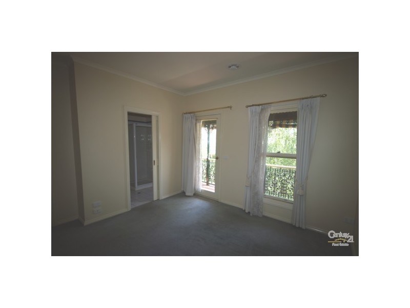 2/76 Wheatley Road, Mckinnon VIC 3204