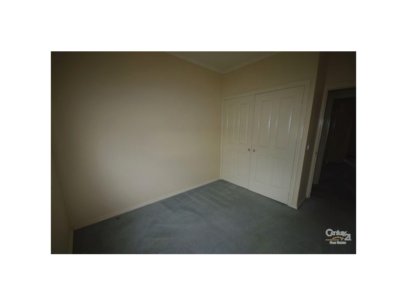 2/76 Wheatley Road, Mckinnon VIC 3204