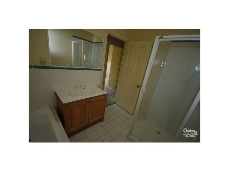 2/76 Wheatley Road, Mckinnon VIC 3204