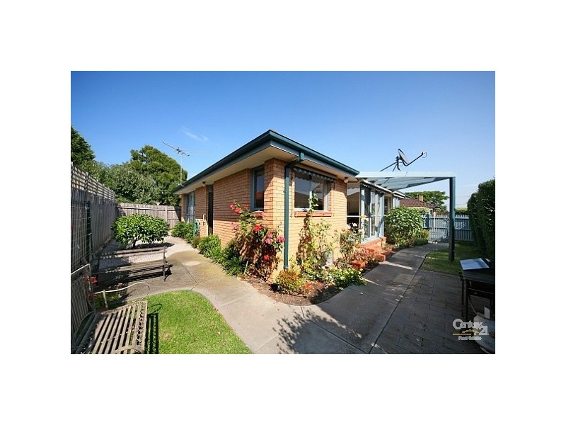 2/6 Browns Road, Bentleigh East VIC 3165