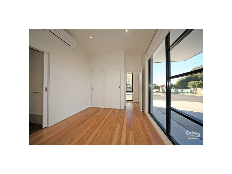 15 Chapel Road, Moorabbin VIC 3189