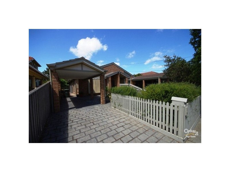 2/34 Hall Street, Mckinnon VIC 3204