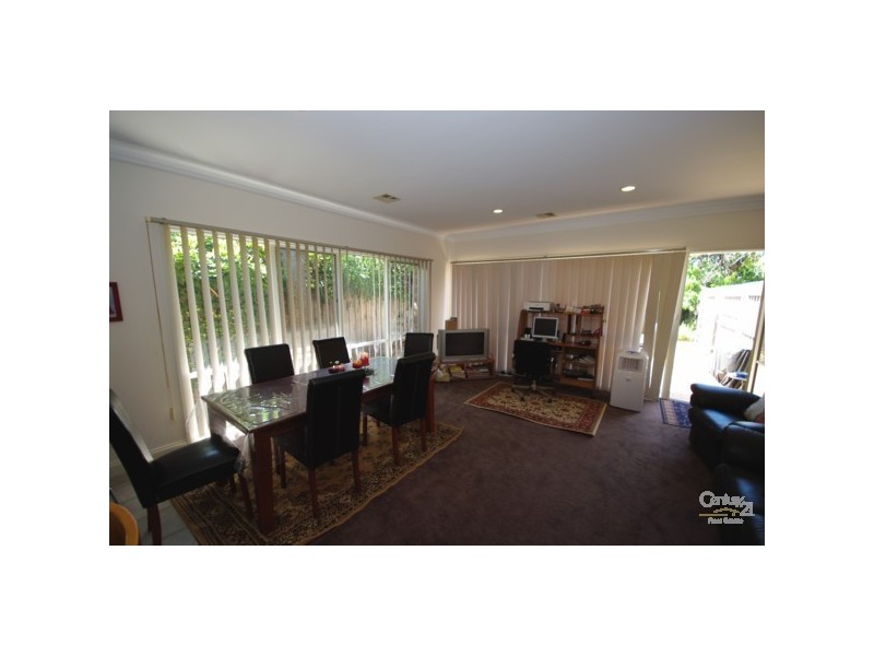 2/34 Hall Street, Mckinnon VIC 3204