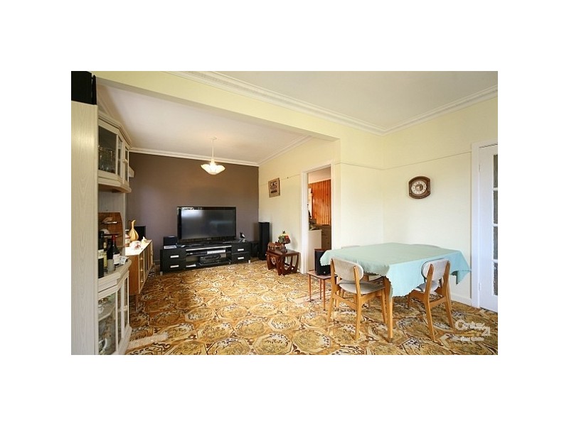 11 Evesham Road, Cheltenham VIC 3192